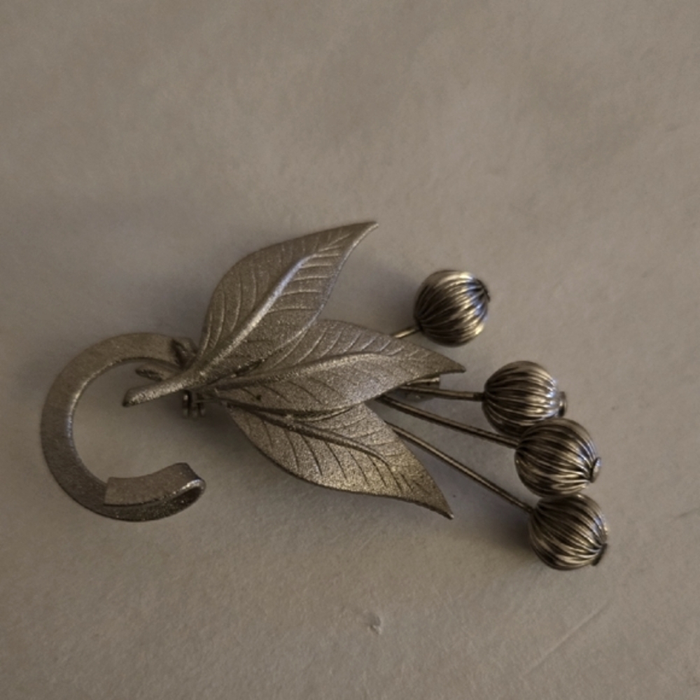 Vintage, Sterling Silver Leaf and Berry Brooch.